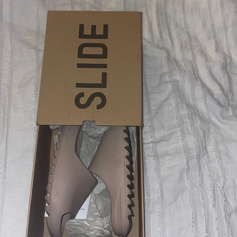 size 8 yeezy slides PURE